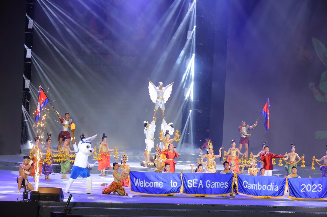 Trực tiếp Lễ bế mạc SEA Games 31: Tạm biệt Việt Nam, xin chào Campuchia 2023-SEA Games 32 ảnh 22