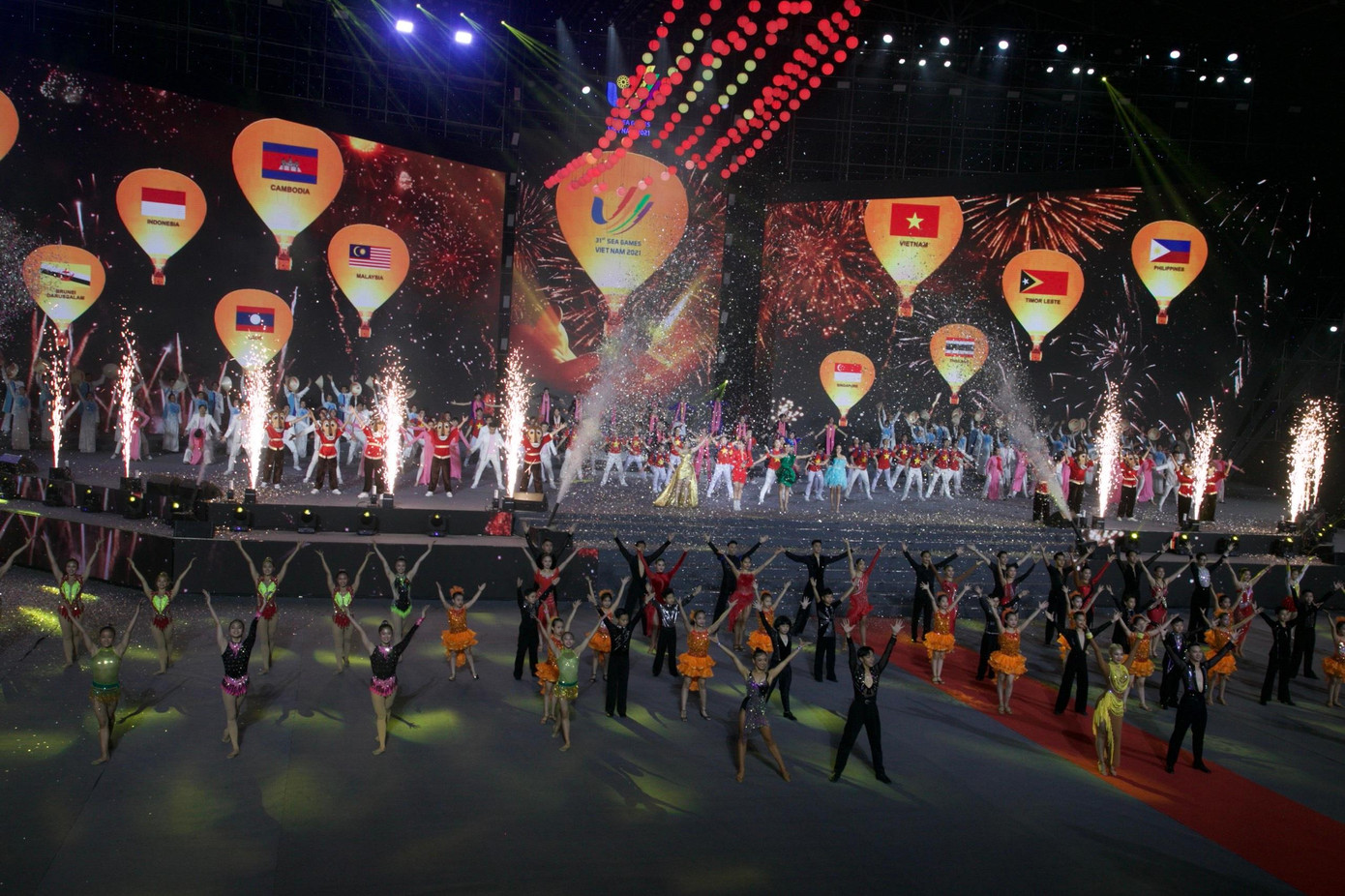 Trực tiếp Lễ bế mạc SEA Games 31: Tạm biệt Việt Nam, xin chào Campuchia 2023-SEA Games 32 ảnh 39