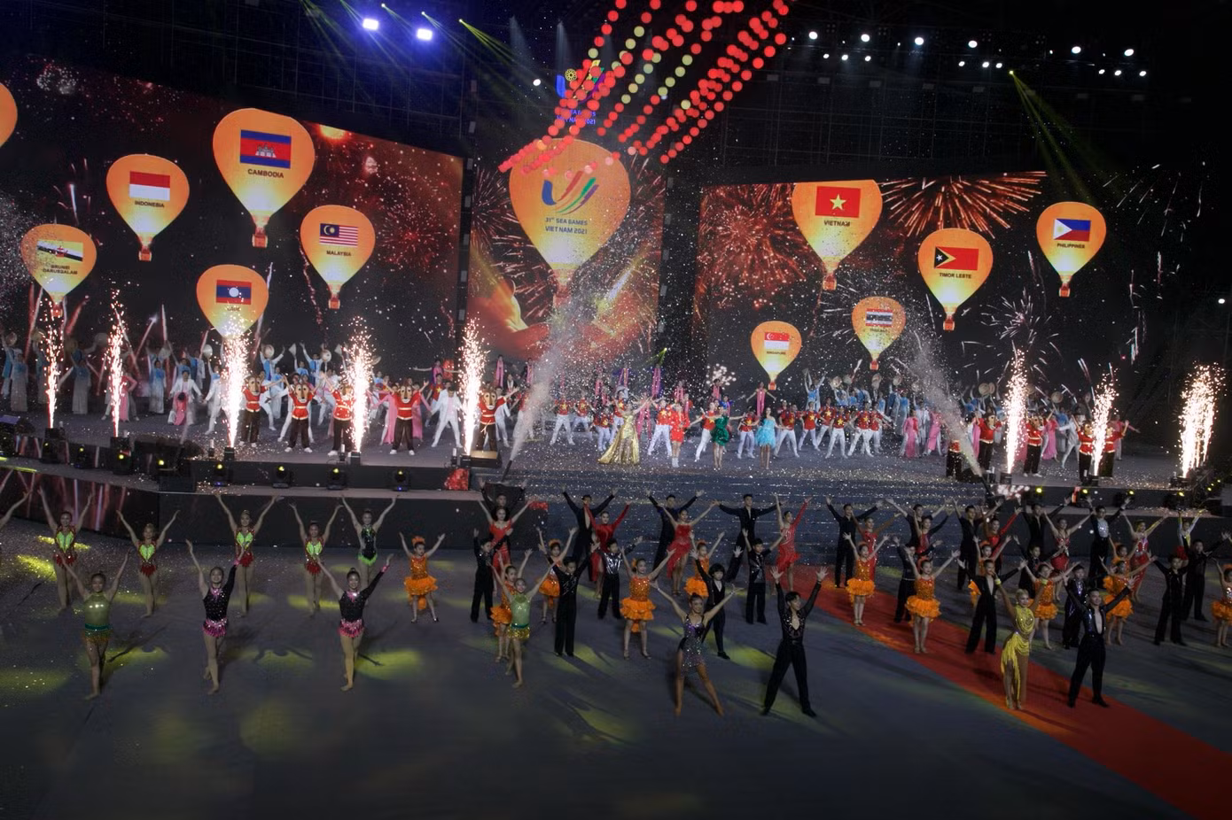 Trực tiếp Lễ bế mạc SEA Games 31: Tạm biệt Việt Nam, xin chào Campuchia 2023-SEA Games 32 ảnh 39