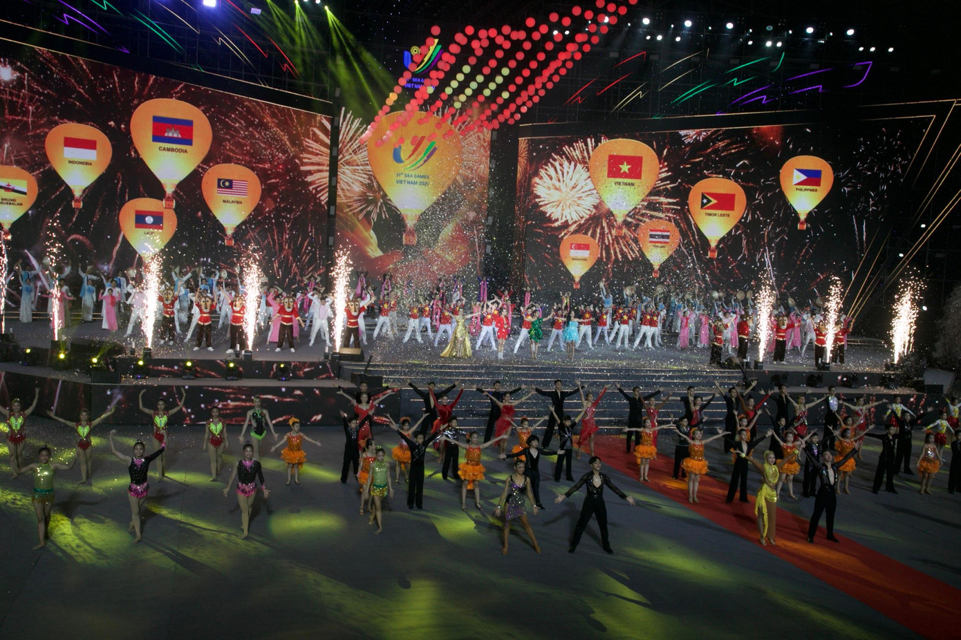 Trực tiếp Lễ bế mạc SEA Games 31: Tạm biệt Việt Nam, xin chào Campuchia 2023-SEA Games 32 ảnh 41