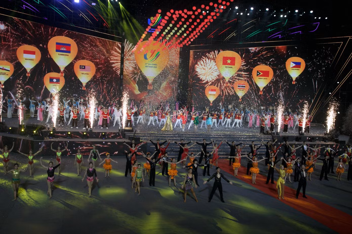 Trực tiếp Lễ bế mạc SEA Games 31: Tạm biệt Việt Nam, xin chào Campuchia 2023-SEA Games 32 ảnh 41
