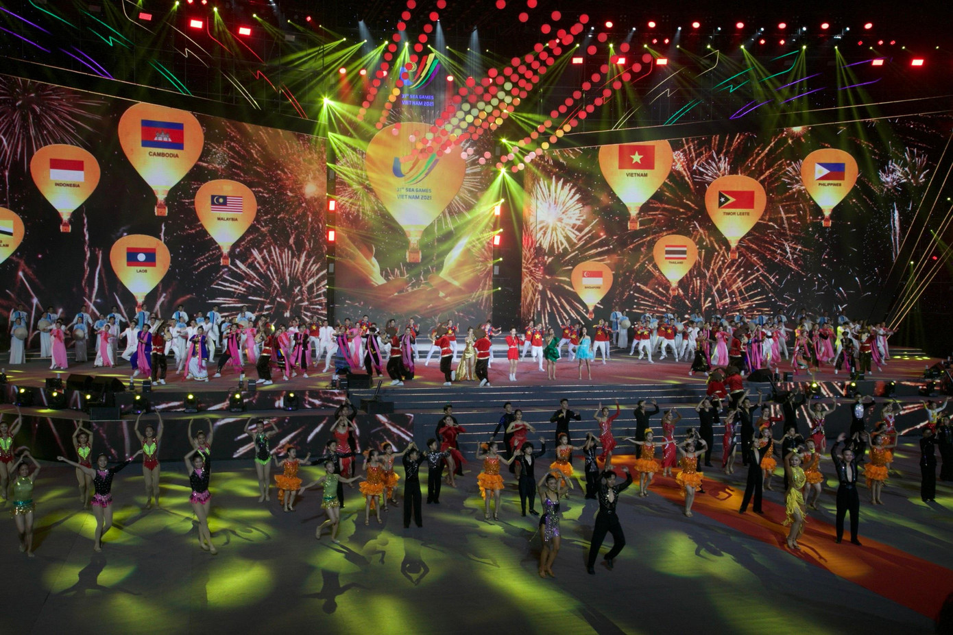 Trực tiếp Lễ bế mạc SEA Games 31: Tạm biệt Việt Nam, xin chào Campuchia 2023-SEA Games 32 ảnh 42