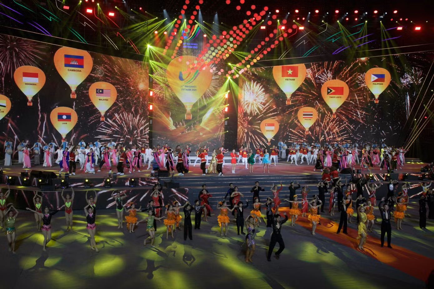 Trực tiếp Lễ bế mạc SEA Games 31: Tạm biệt Việt Nam, xin chào Campuchia 2023-SEA Games 32 ảnh 42