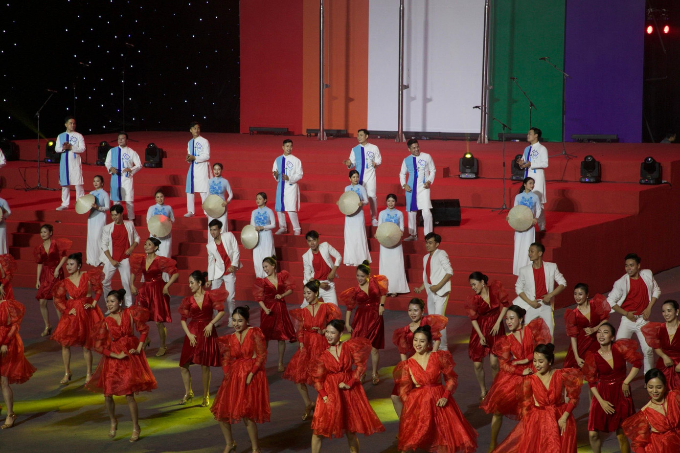 Trực tiếp Lễ bế mạc SEA Games 31: Tạm biệt Việt Nam, xin chào Campuchia 2023-SEA Games 32 ảnh 36