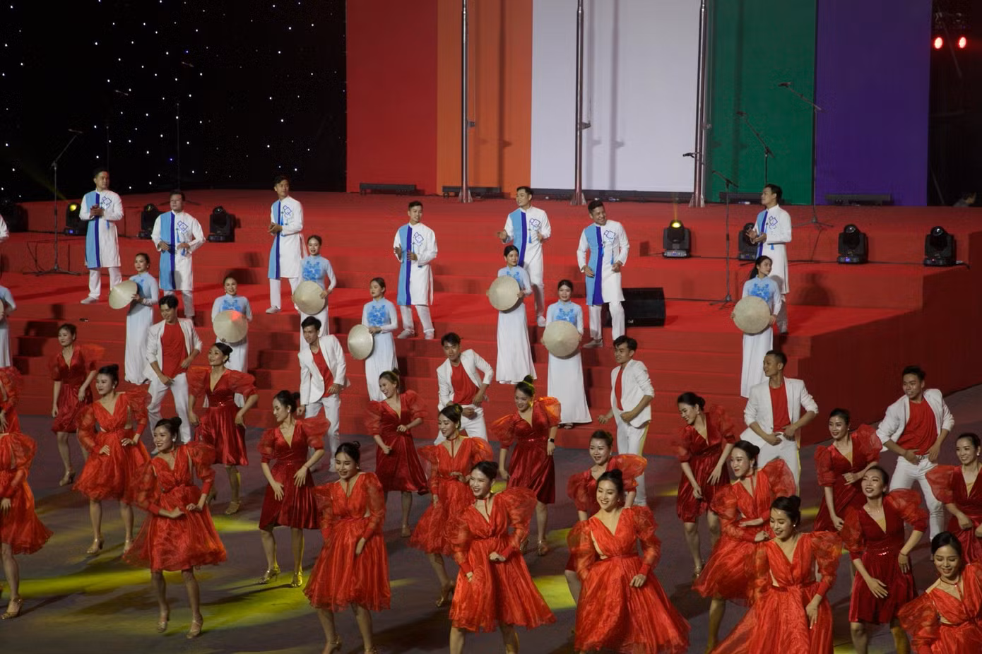 Trực tiếp Lễ bế mạc SEA Games 31: Tạm biệt Việt Nam, xin chào Campuchia 2023-SEA Games 32 ảnh 36