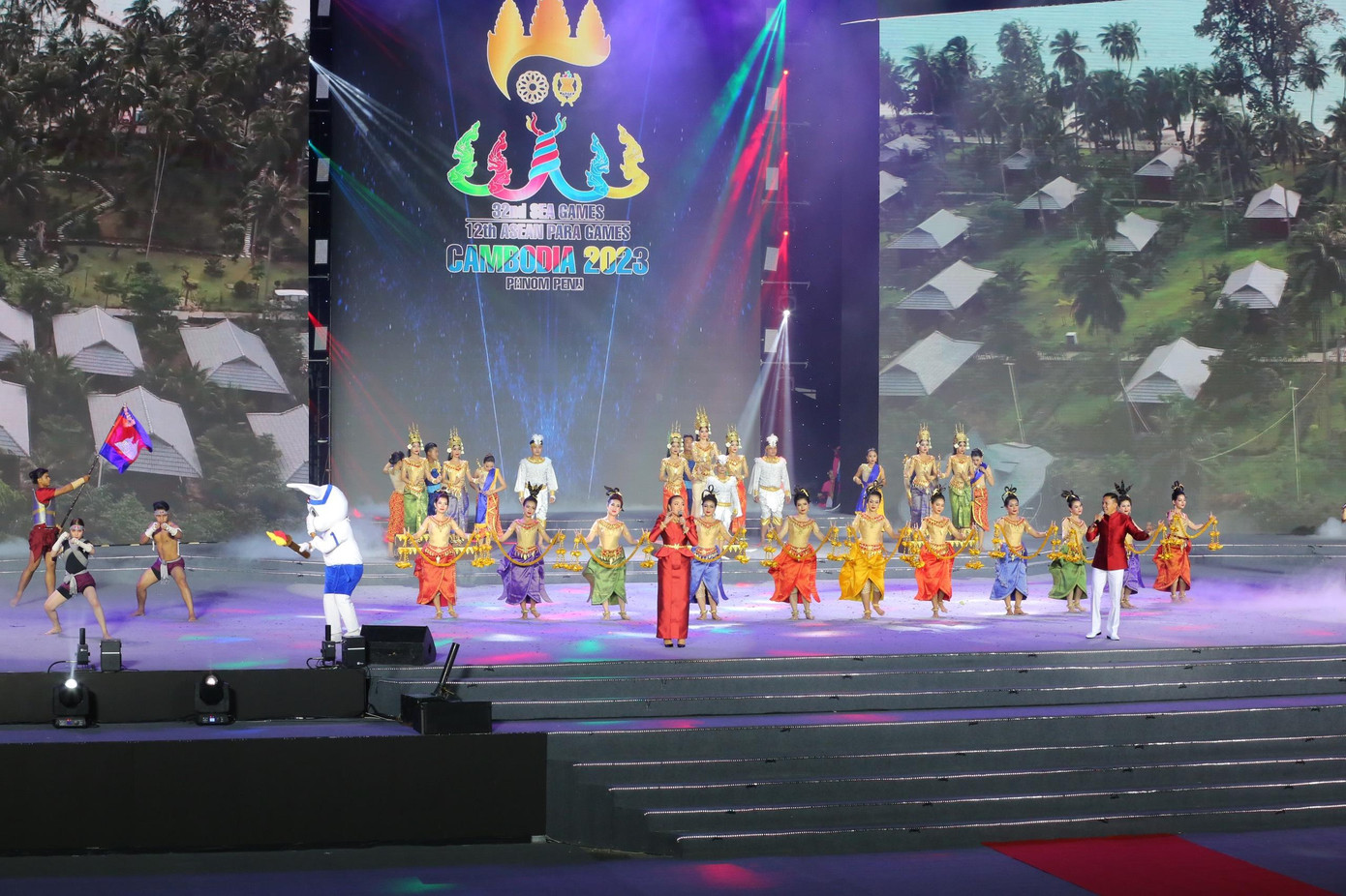 Trực tiếp Lễ bế mạc SEA Games 31: Tạm biệt Việt Nam, xin chào Campuchia 2023-SEA Games 32 ảnh 28