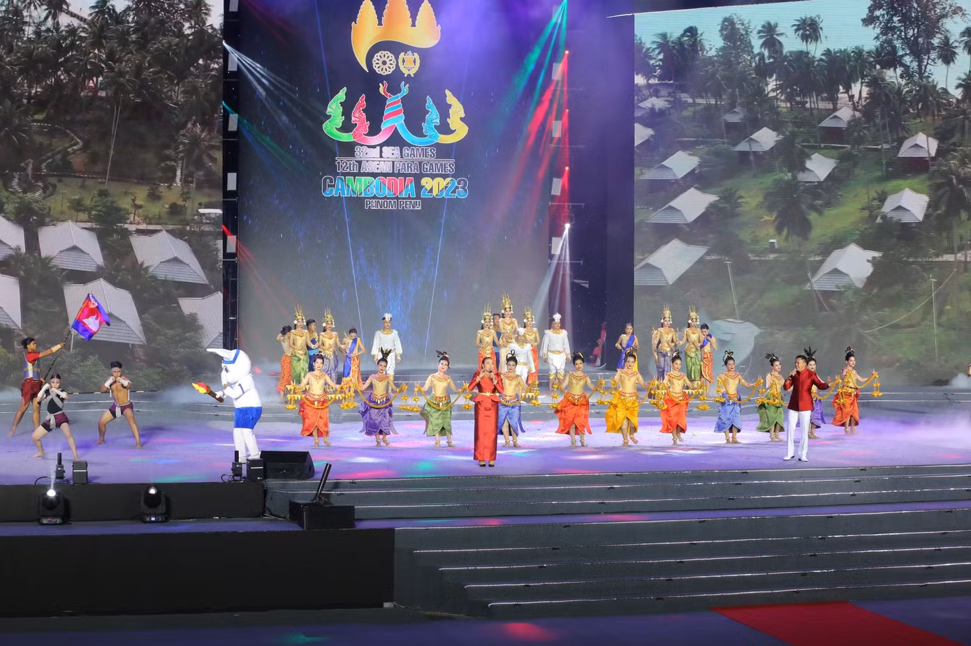 Trực tiếp Lễ bế mạc SEA Games 31: Tạm biệt Việt Nam, xin chào Campuchia 2023-SEA Games 32 ảnh 28