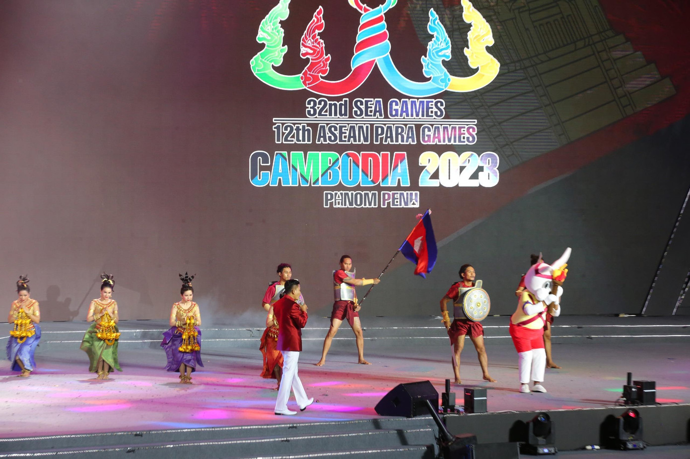 Trực tiếp Lễ bế mạc SEA Games 31: Tạm biệt Việt Nam, xin chào Campuchia 2023-SEA Games 32 ảnh 24