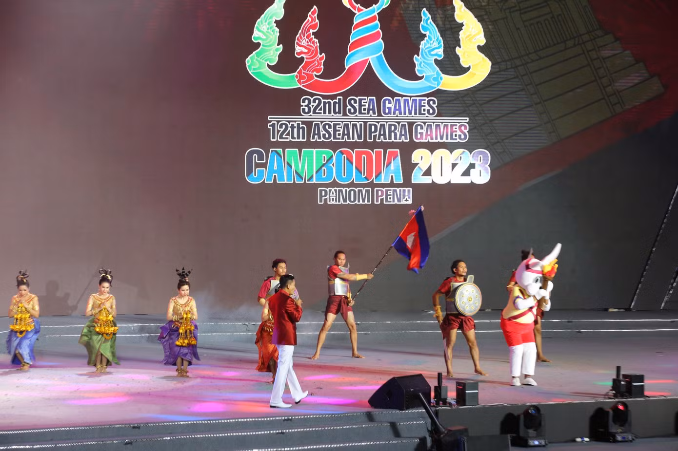 Trực tiếp Lễ bế mạc SEA Games 31: Tạm biệt Việt Nam, xin chào Campuchia 2023-SEA Games 32 ảnh 24
