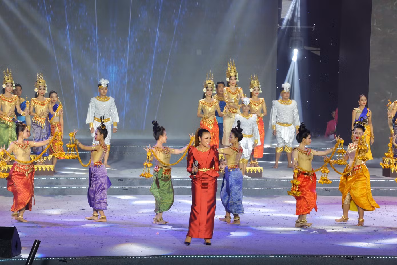 Trực tiếp Lễ bế mạc SEA Games 31: Tạm biệt Việt Nam, xin chào Campuchia 2023-SEA Games 32 ảnh 27