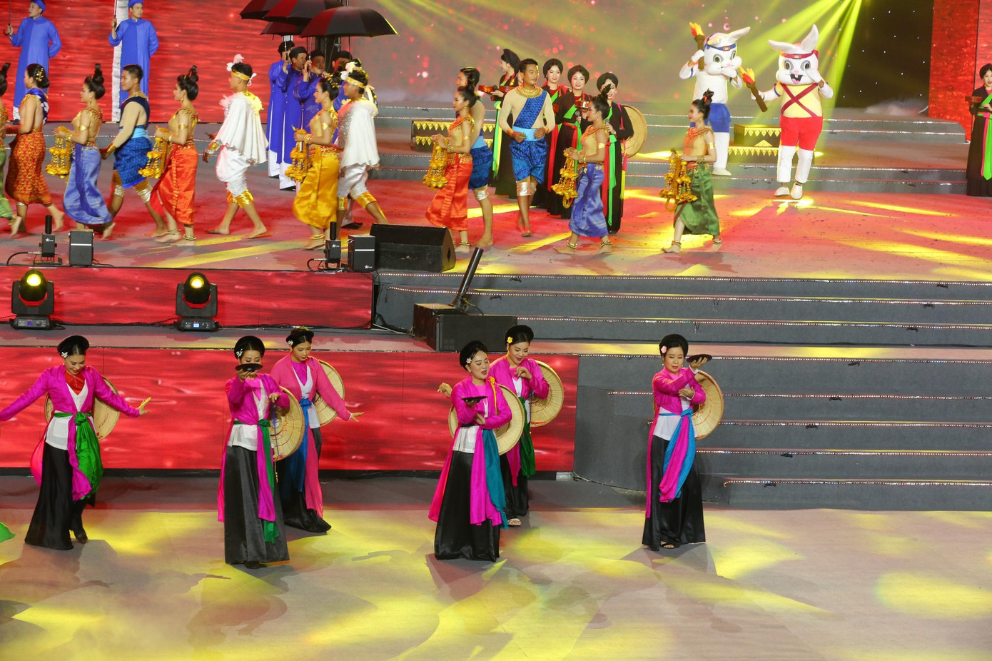 Trực tiếp Lễ bế mạc SEA Games 31: Tạm biệt Việt Nam, xin chào Campuchia 2023-SEA Games 32 ảnh 35