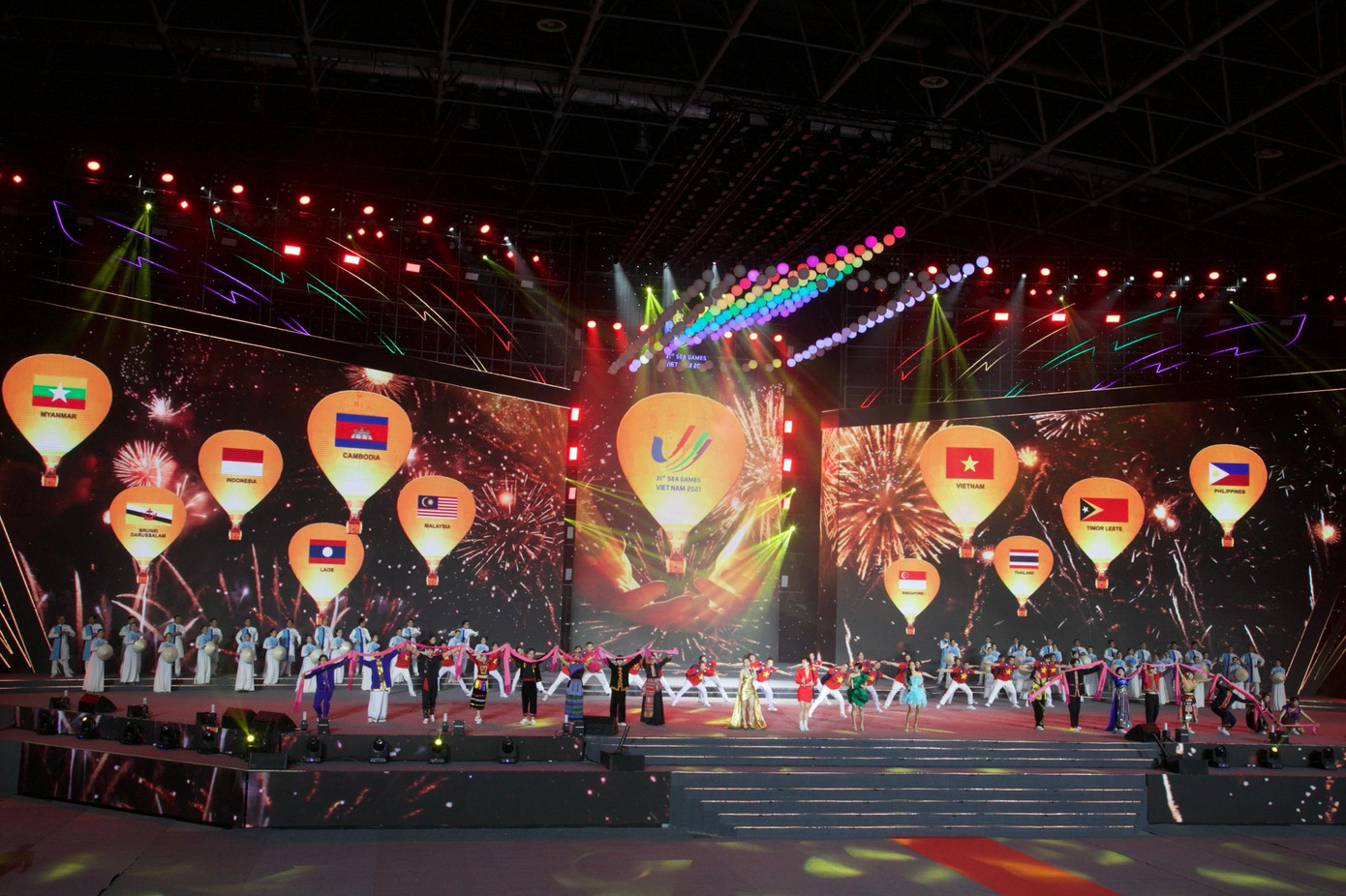 Trực tiếp Lễ bế mạc SEA Games 31: Tạm biệt Việt Nam, xin chào Campuchia 2023-SEA Games 32 ảnh 37
