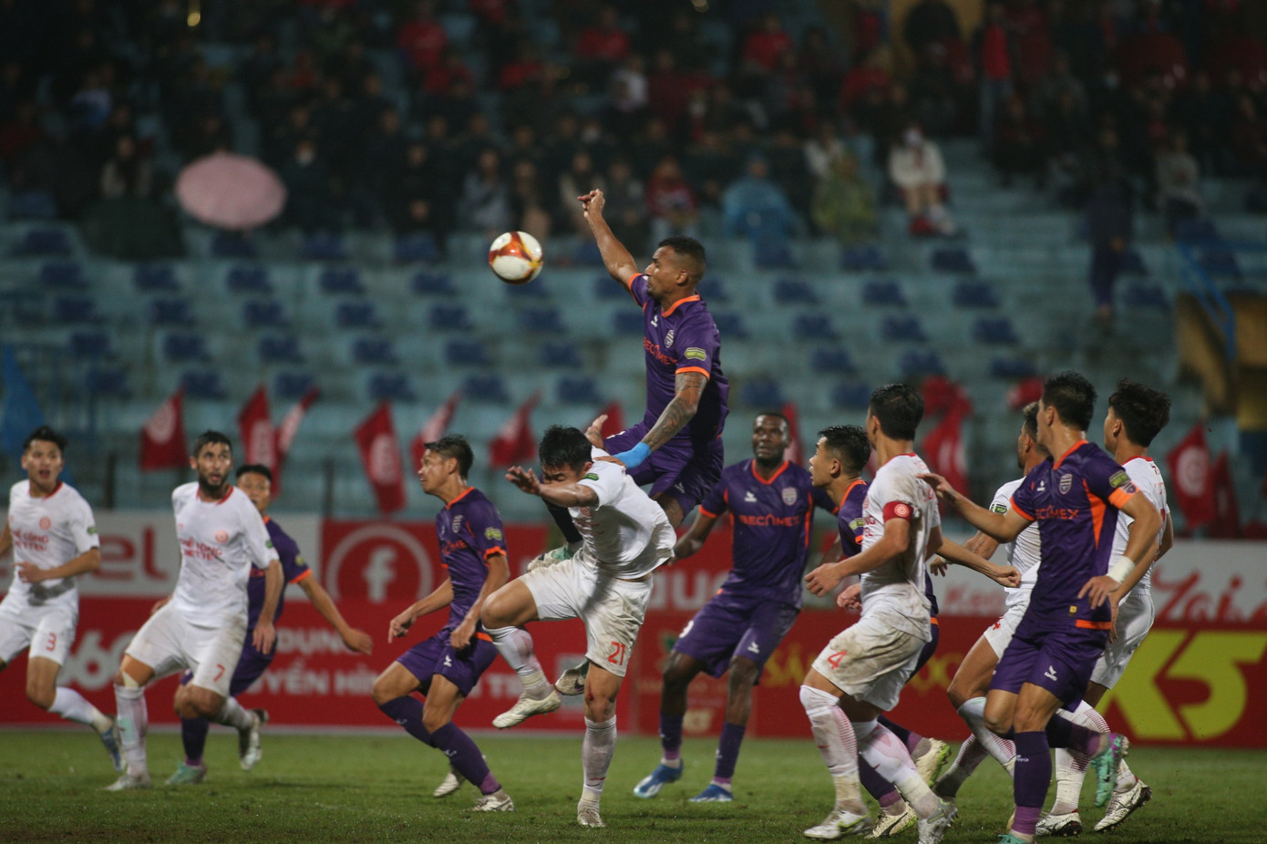 VAR lên tiếng, Thể Công Viettel thua ngược Bình Dương 0-1 ảnh 24 VAR lên tiếng, Thể Công Viettel thua ngược Bình Dương 0-1 ảnh 24