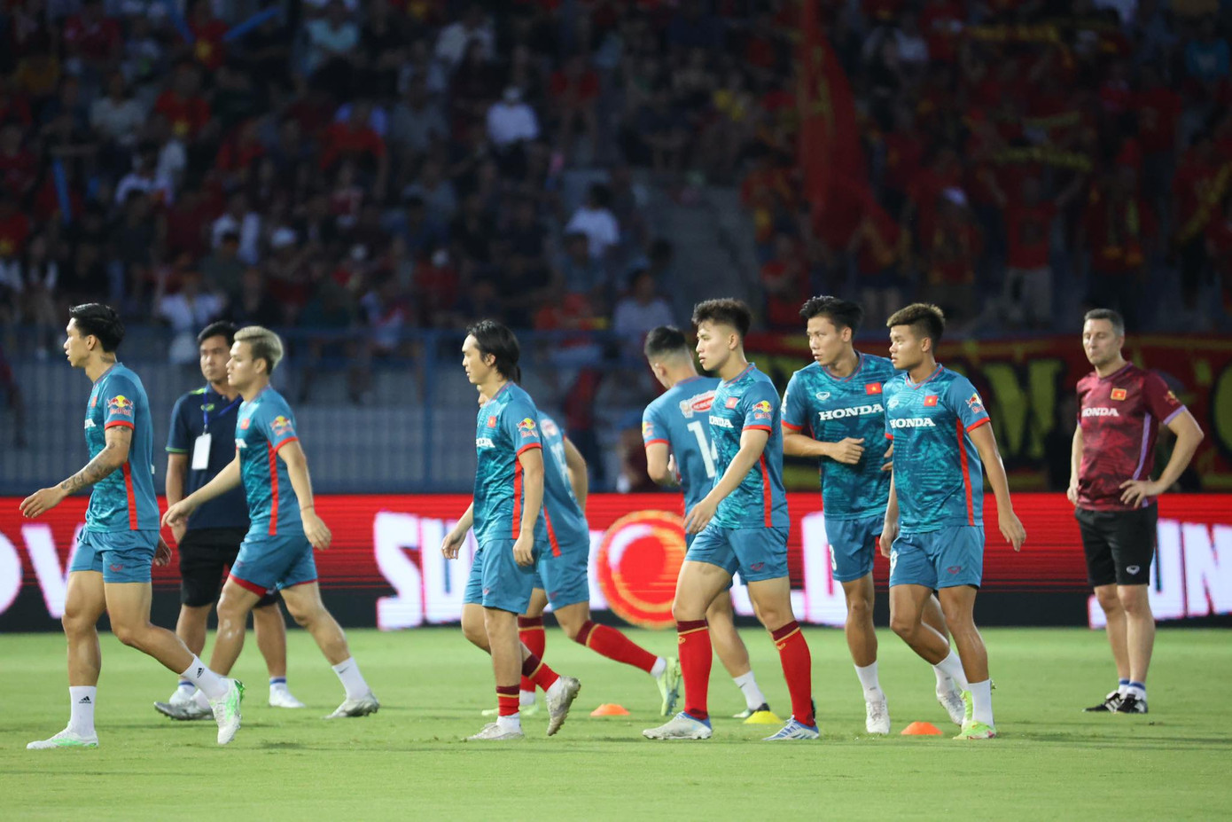 Vượt qua Hồng Kông (Trung Quốc) 1-0, ĐTVN có chiến thắng đầu tiên cùng HLV Troussier ảnh 18