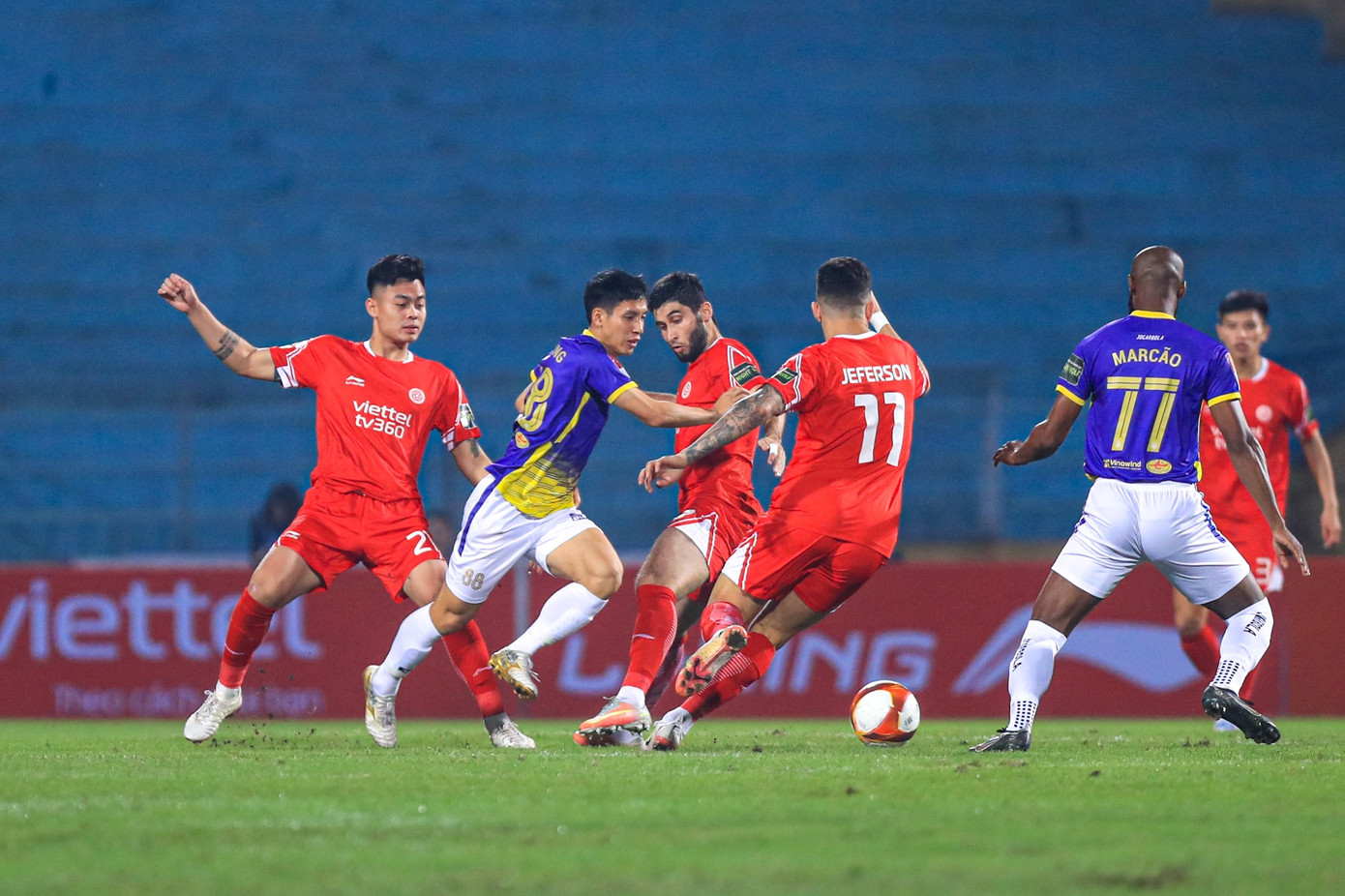 Derby thủ đô bất phân thắng bại, Danh Trung giúp Viettel giật lại 1 điểm từ tay Hà Nội FC ảnh 3 Derby thủ đô bất phân thắng bại, Danh Trung giúp Viettel giật lại 1 điểm từ tay Hà Nội FC ảnh 3
