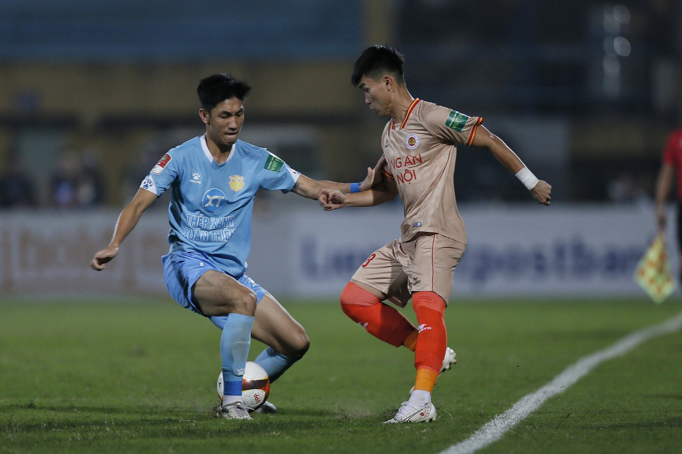 Bị CAHN đánh bại 4-0, Thép xanh Nam Định dứt mạch bất bại ảnh 3 Bị CAHN đánh bại 4-0, Thép xanh Nam Định dứt mạch bất bại ảnh 3