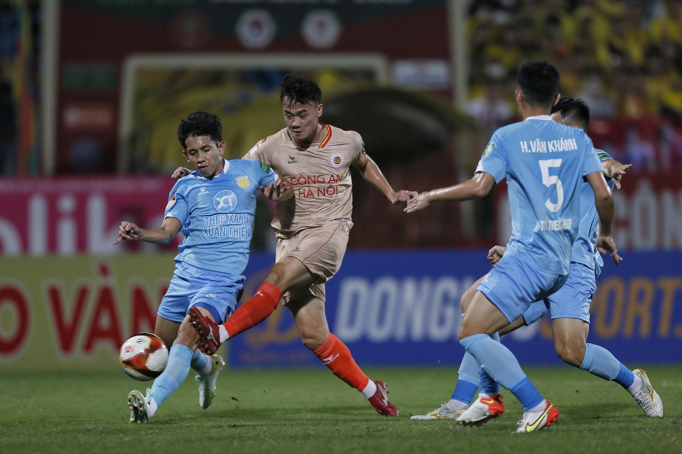 Bị CAHN đánh bại 4-0, Thép xanh Nam Định dứt mạch bất bại ảnh 4 Bị CAHN đánh bại 4-0, Thép xanh Nam Định dứt mạch bất bại ảnh 4