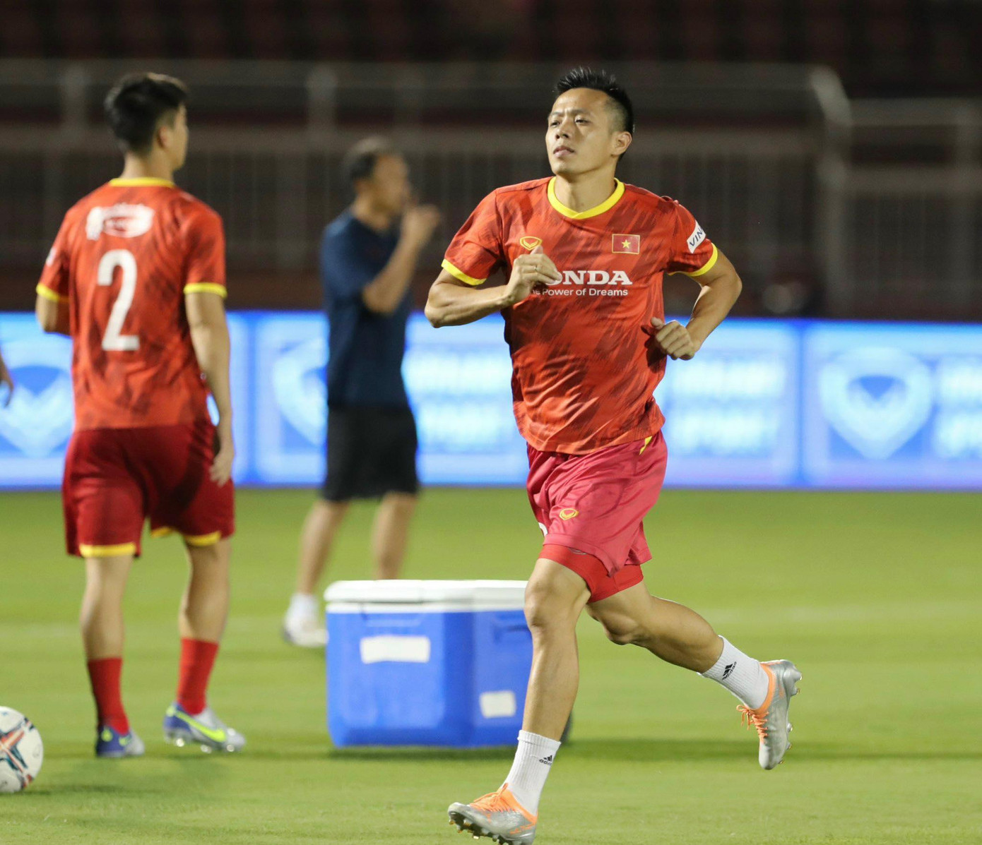 Đội tuyển Việt Nam đánh bại Singapore 4-0 trong ngày Văn Quyết và dàn tân binh tỏa sáng ảnh 4 Đội tuyển Việt Nam đánh bại Singapore 4-0 trong ngày Văn Quyết và dàn tân binh tỏa sáng ảnh 4