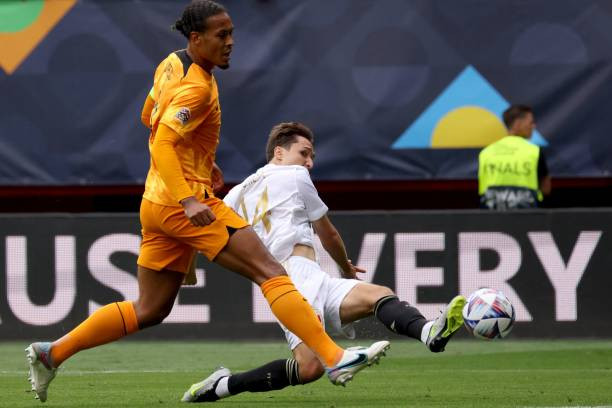 Pha đảo chân và dứt điểm quyết đoán của Chiesa bên phía cánh trái không cho thủ môn Bijlow bất cứ cơ hội nào. Pha đảo chân và dứt điểm quyết đoán của Chiesa bên phía cánh trái không cho thủ môn Bijlow bất cứ cơ hội nào.