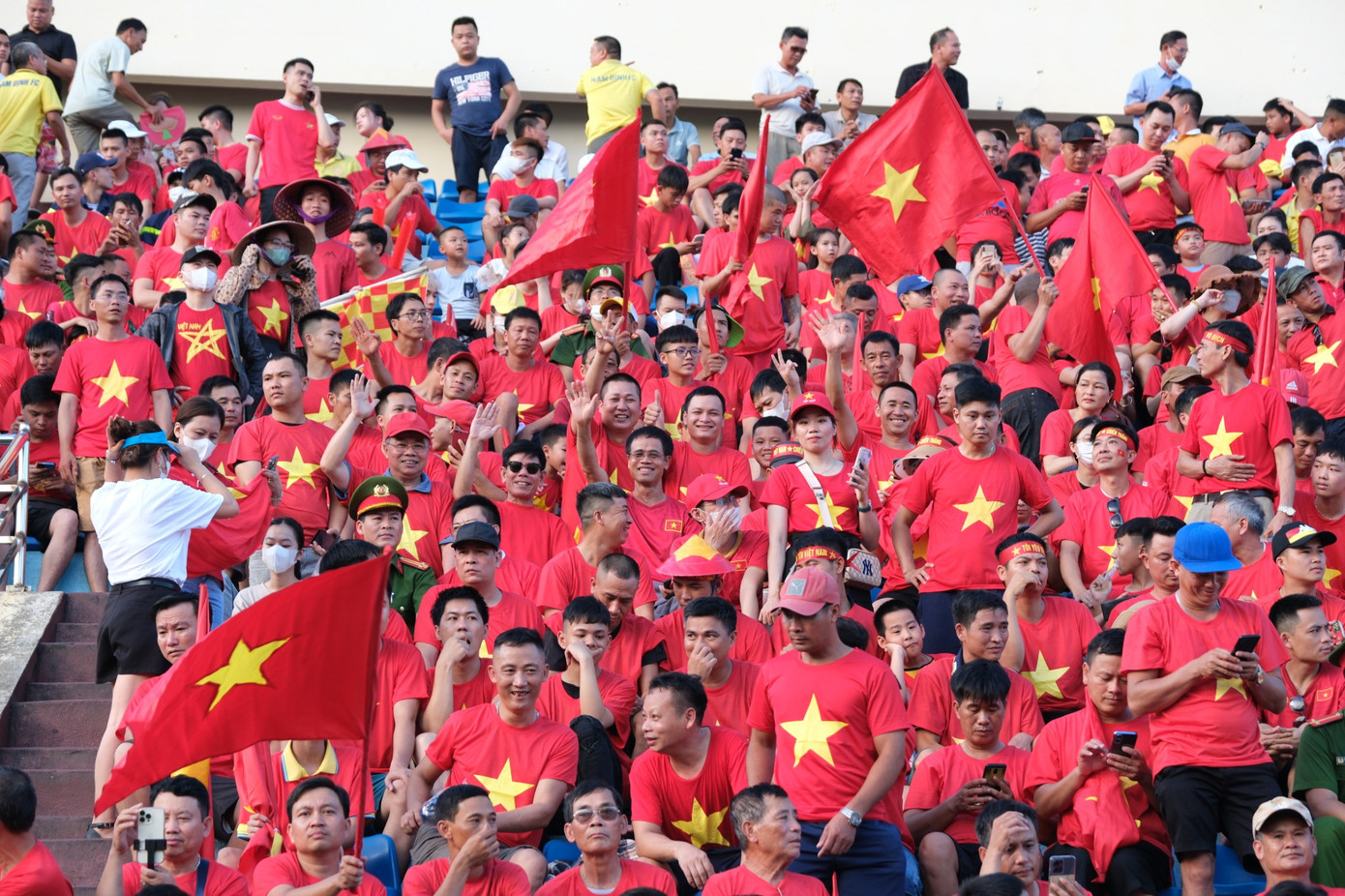 Thắng ĐT Syria 1-0, ĐTVN khiến sân Thiên Trường thòm thèm với 'bữa tiệc' bóng đá ảnh 7