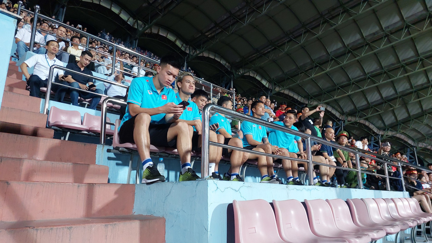 Thắng ĐT Syria 1-0, ĐTVN khiến sân Thiên Trường thòm thèm với 'bữa tiệc' bóng đá ảnh 18