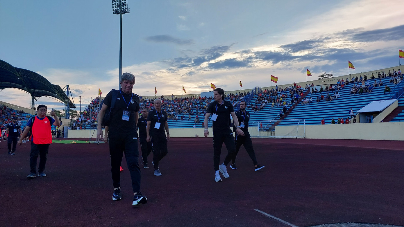 Thắng ĐT Syria 1-0, ĐTVN khiến sân Thiên Trường thòm thèm với 'bữa tiệc' bóng đá ảnh 1