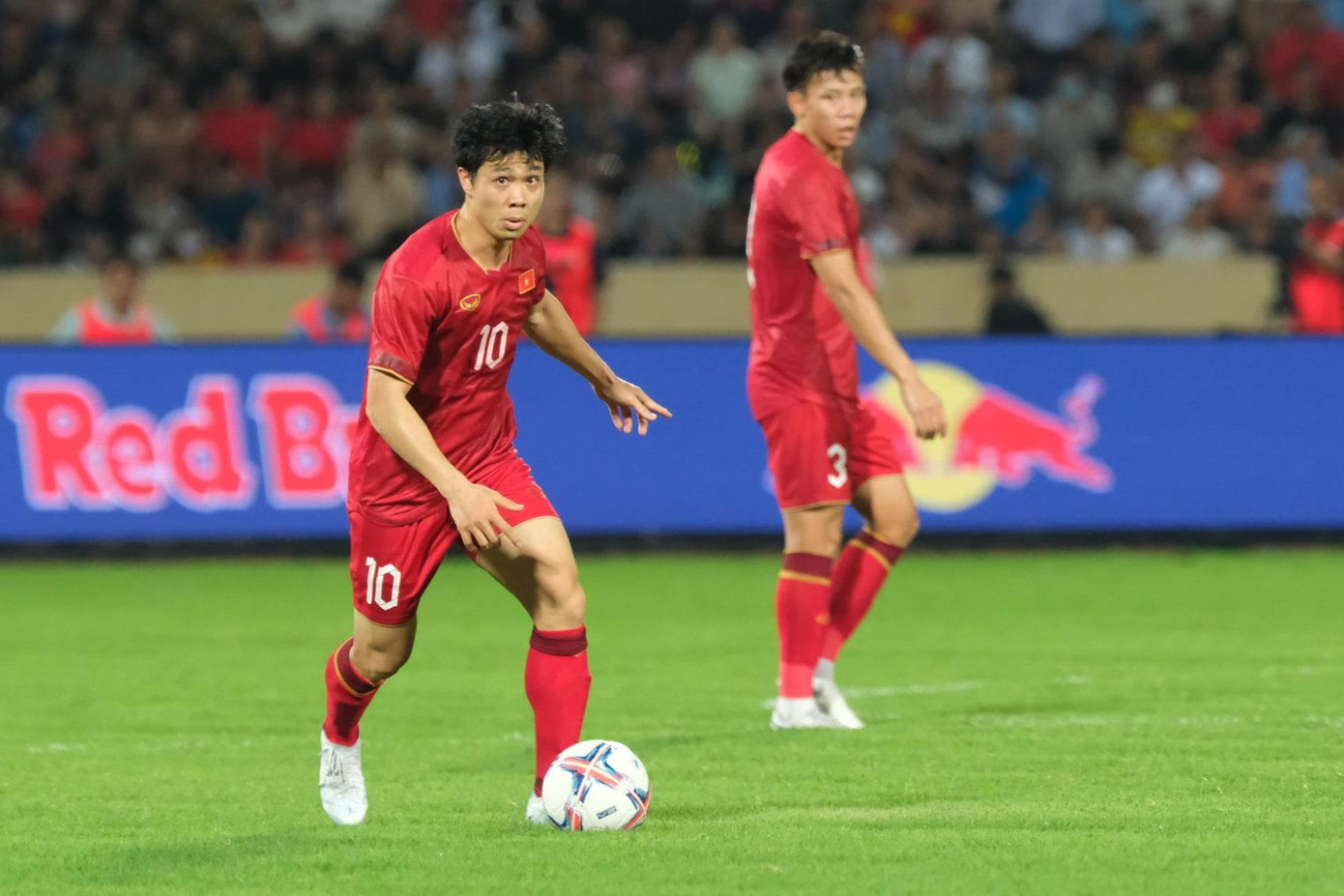 Thắng ĐT Syria 1-0, ĐTVN khiến sân Thiên Trường thòm thèm với 'bữa tiệc' bóng đá ảnh 25