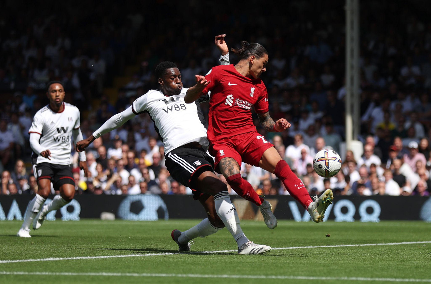 Darwin Nunez đánh gót ghi bàn