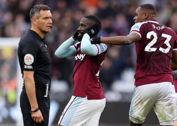 West Ham vs Chelsea 3-2: Búa tạ giáng đòn đau cho tham vọng của Chelsea ảnh 16 West Ham vs Chelsea 3-2: Búa tạ giáng đòn đau cho tham vọng của Chelsea ảnh 16