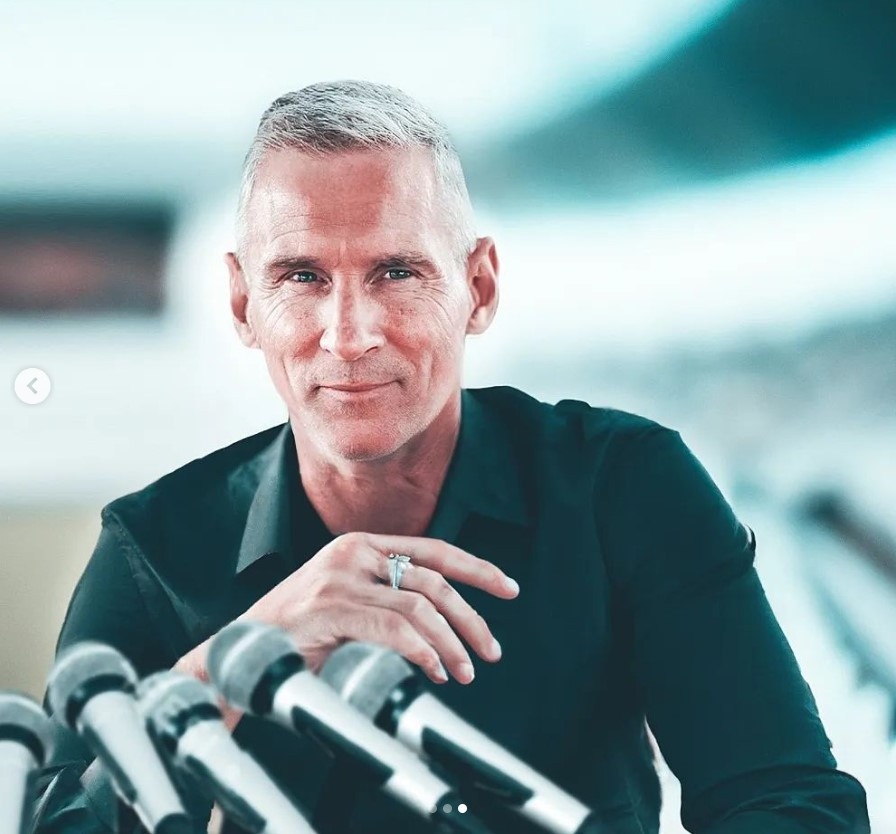 Bất ngờ với hình ảnh của Messi và Ronaldo ở World Cup 2042 ảnh 5