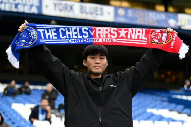 Đánh bại Chelsea ở derby London, Arsenal giành lại ngôi đầu từ tay Man City ảnh 1