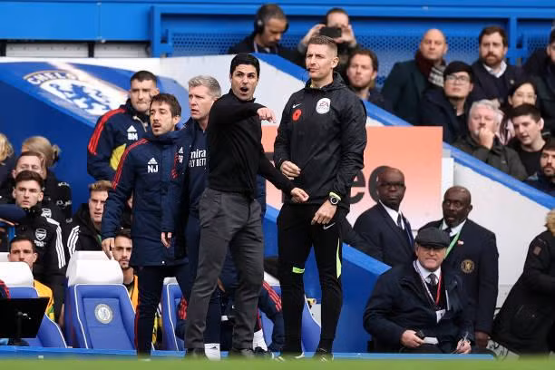 Đánh bại Chelsea ở derby London, Arsenal giành lại ngôi đầu từ tay Man City ảnh 10 Đánh bại Chelsea ở derby London, Arsenal giành lại ngôi đầu từ tay Man City ảnh 10