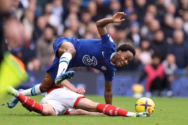 Đánh bại Chelsea ở derby London, Arsenal giành lại ngôi đầu từ tay Man City ảnh 11 Đánh bại Chelsea ở derby London, Arsenal giành lại ngôi đầu từ tay Man City ảnh 11