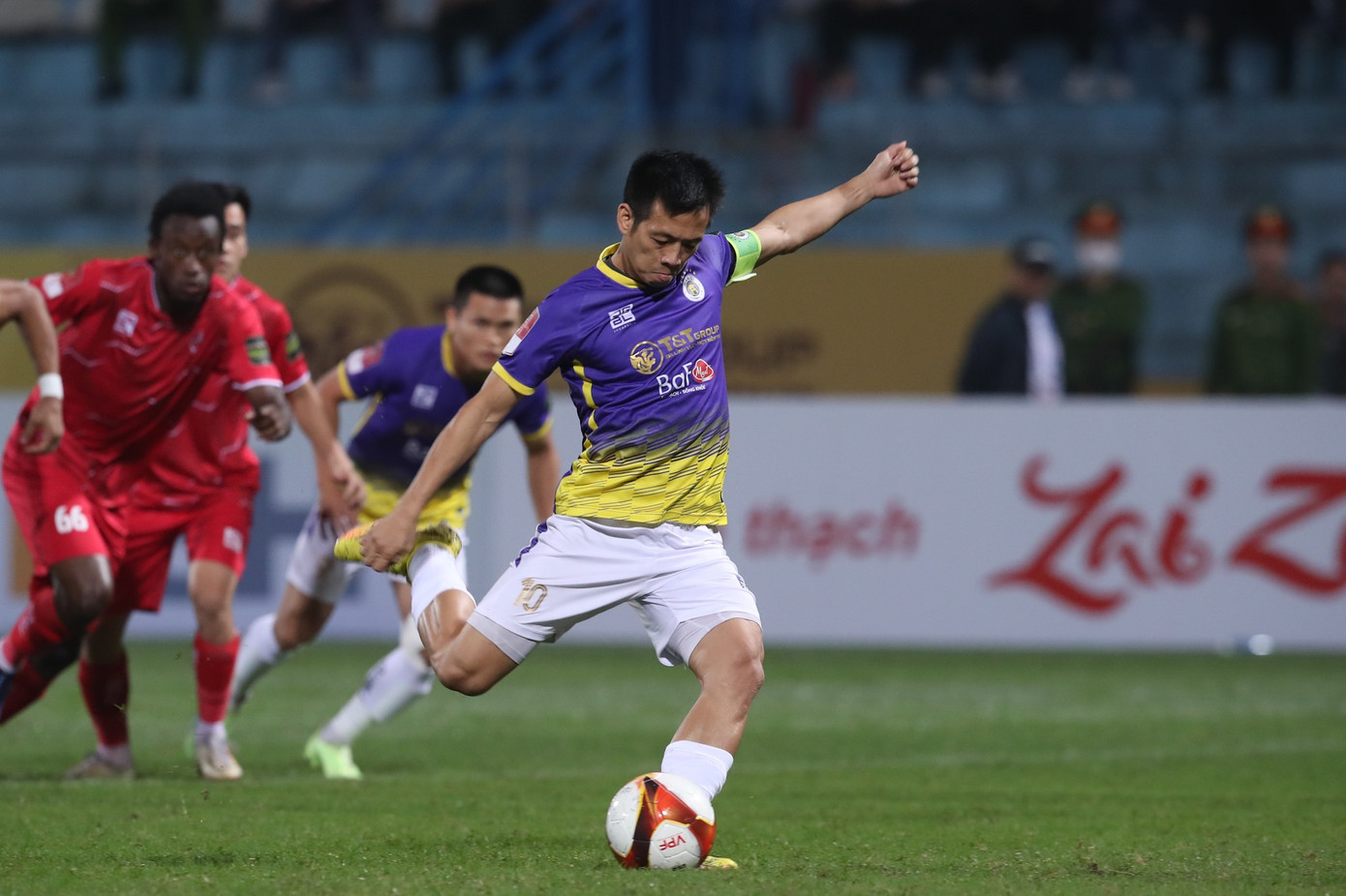 Đại thắng Hải Phòng 3-0, CLB Hà Nội trở lại ngôi đầu Night Wolf V-League 2023 ảnh 4