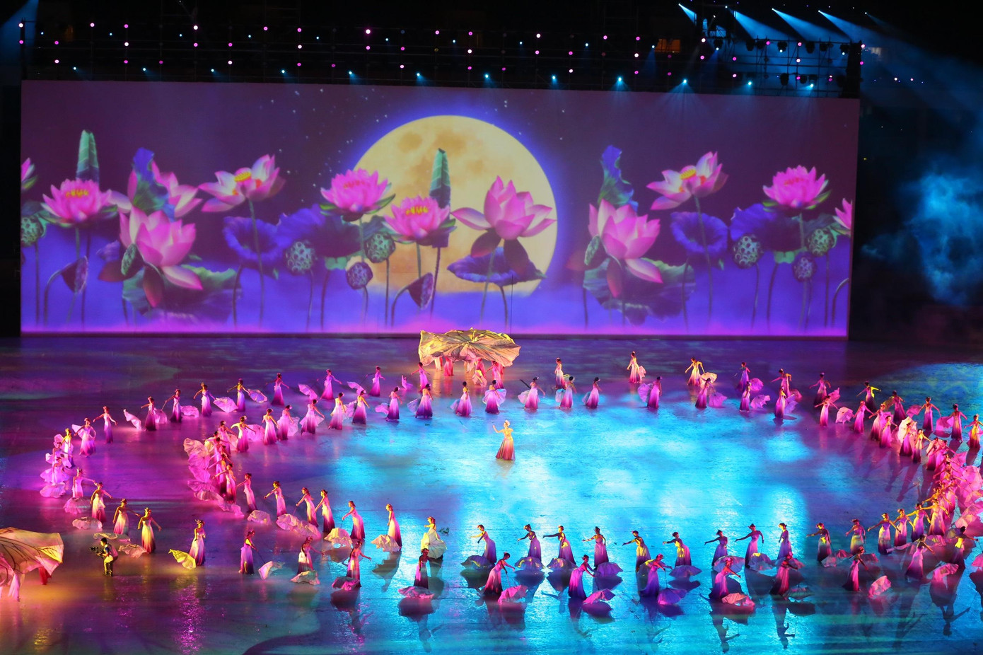 Lễ khai mạc SEA Games 31: Vì một Đông Nam Á mạnh mẽ hơn ảnh 40