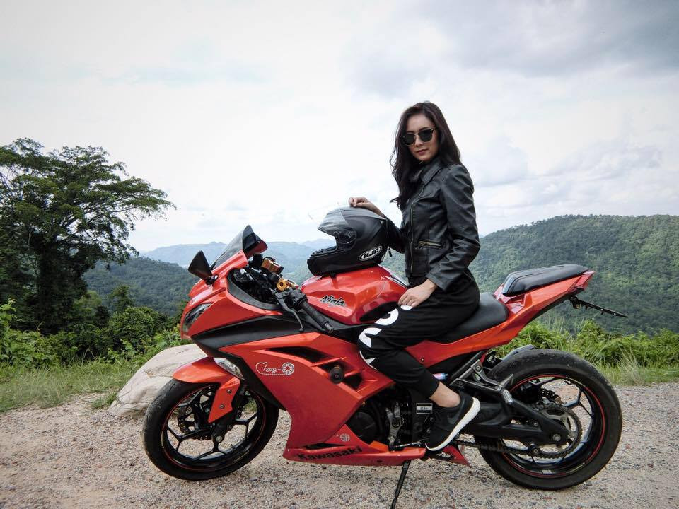 Cô đang học thạc sĩ quản lý bóng đá chuyên nghiệp tại Đại học Suan Sunandha Rajabhat. Cô đang học thạc sĩ quản lý bóng đá chuyên nghiệp tại Đại học Suan Sunandha Rajabhat.