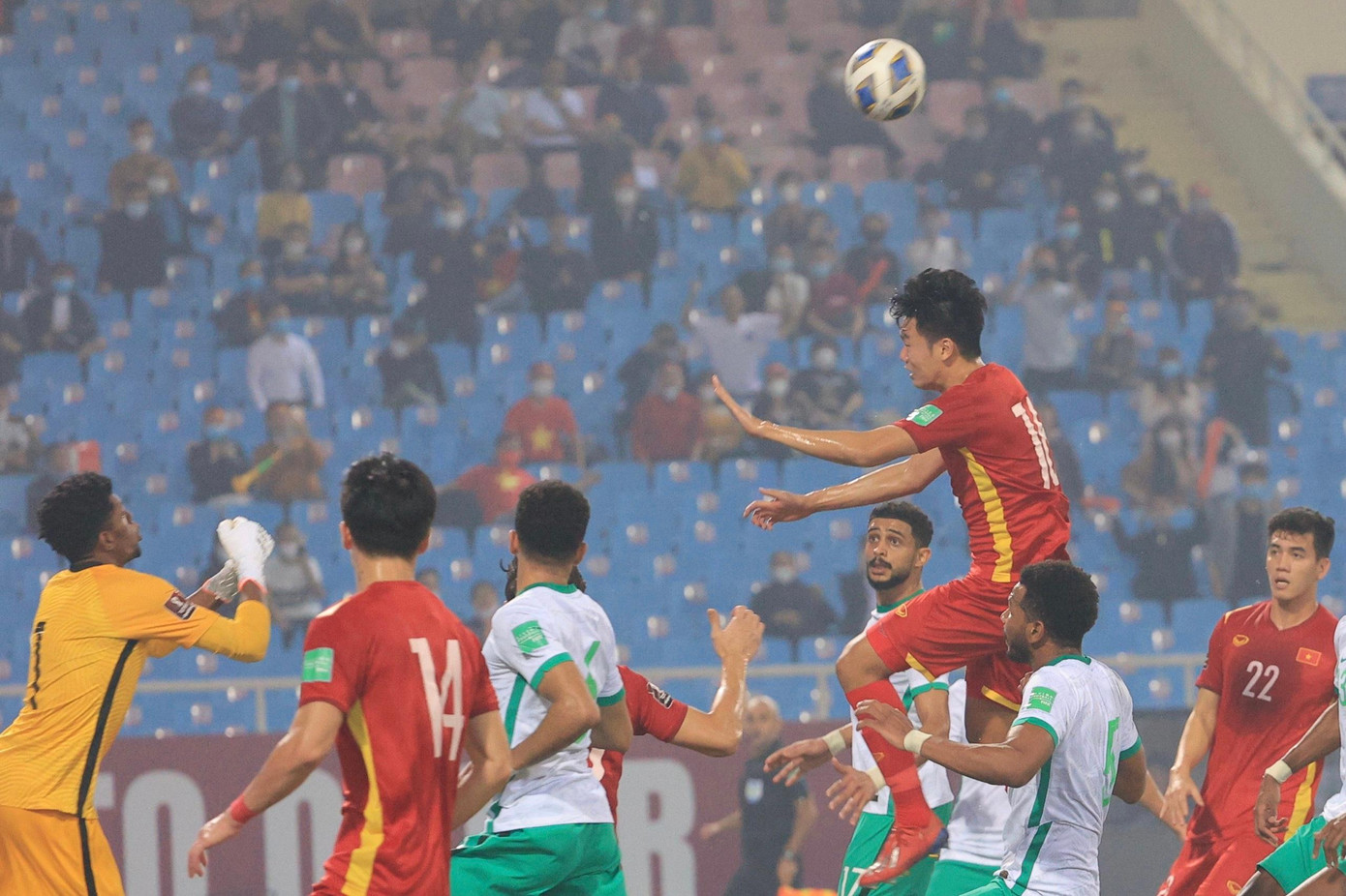 Trực tiếp Việt Nam vs Saudi Arabia 0-1: Chủ nhà thua với cách biệt tối thiểu ảnh 21 Trực tiếp Việt Nam vs Saudi Arabia 0-1: Chủ nhà thua với cách biệt tối thiểu ảnh 21