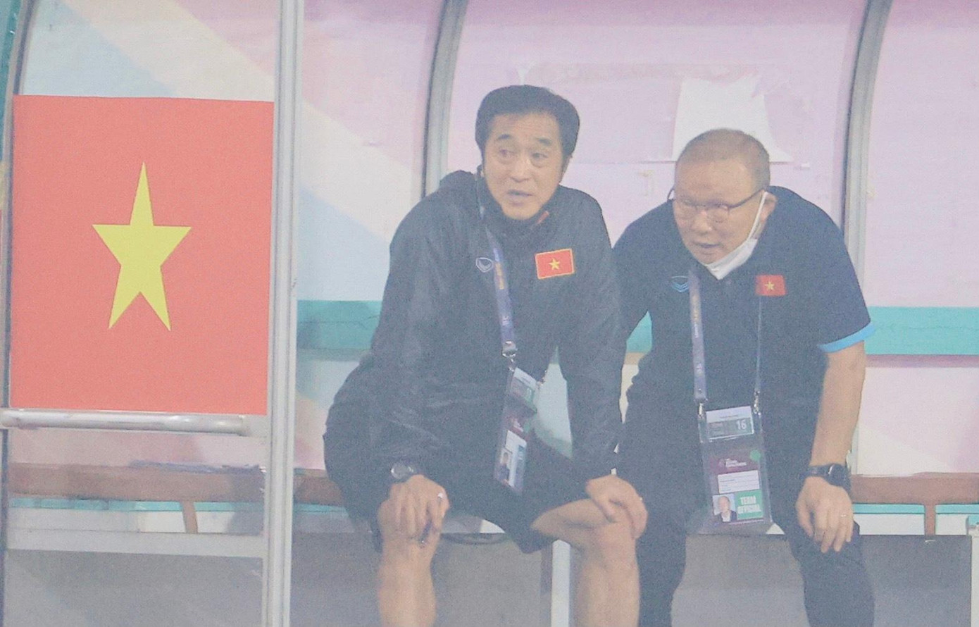 Trực tiếp Việt Nam vs Saudi Arabia 0-1: Chủ nhà thua với cách biệt tối thiểu ảnh 33 Trực tiếp Việt Nam vs Saudi Arabia 0-1: Chủ nhà thua với cách biệt tối thiểu ảnh 33