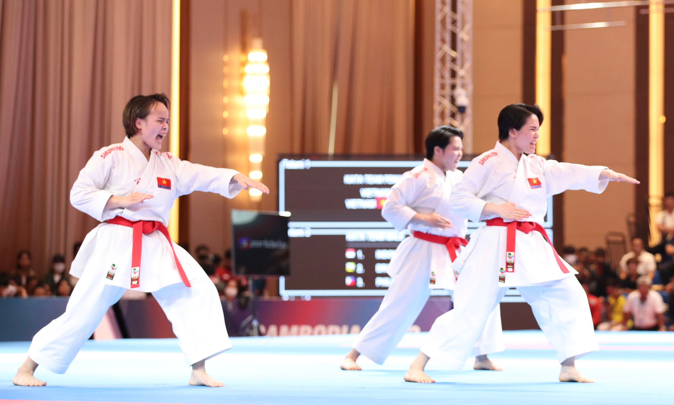 Chung kết kata đồng đội nữ, Nguyễn Ngọc Trâm, Lưu Thị Thu Uyên, Nguyễn Thị Phương đoạt HCV sau khi thắng đội Indonesia với số điểm là 41,4 so với 39,7. Chung kết kata đồng đội nữ, Nguyễn Ngọc Trâm, Lưu Thị Thu Uyên, Nguyễn Thị Phương đoạt HCV sau khi thắng đội Indonesia với số điểm là 41,4 so với 39,7.