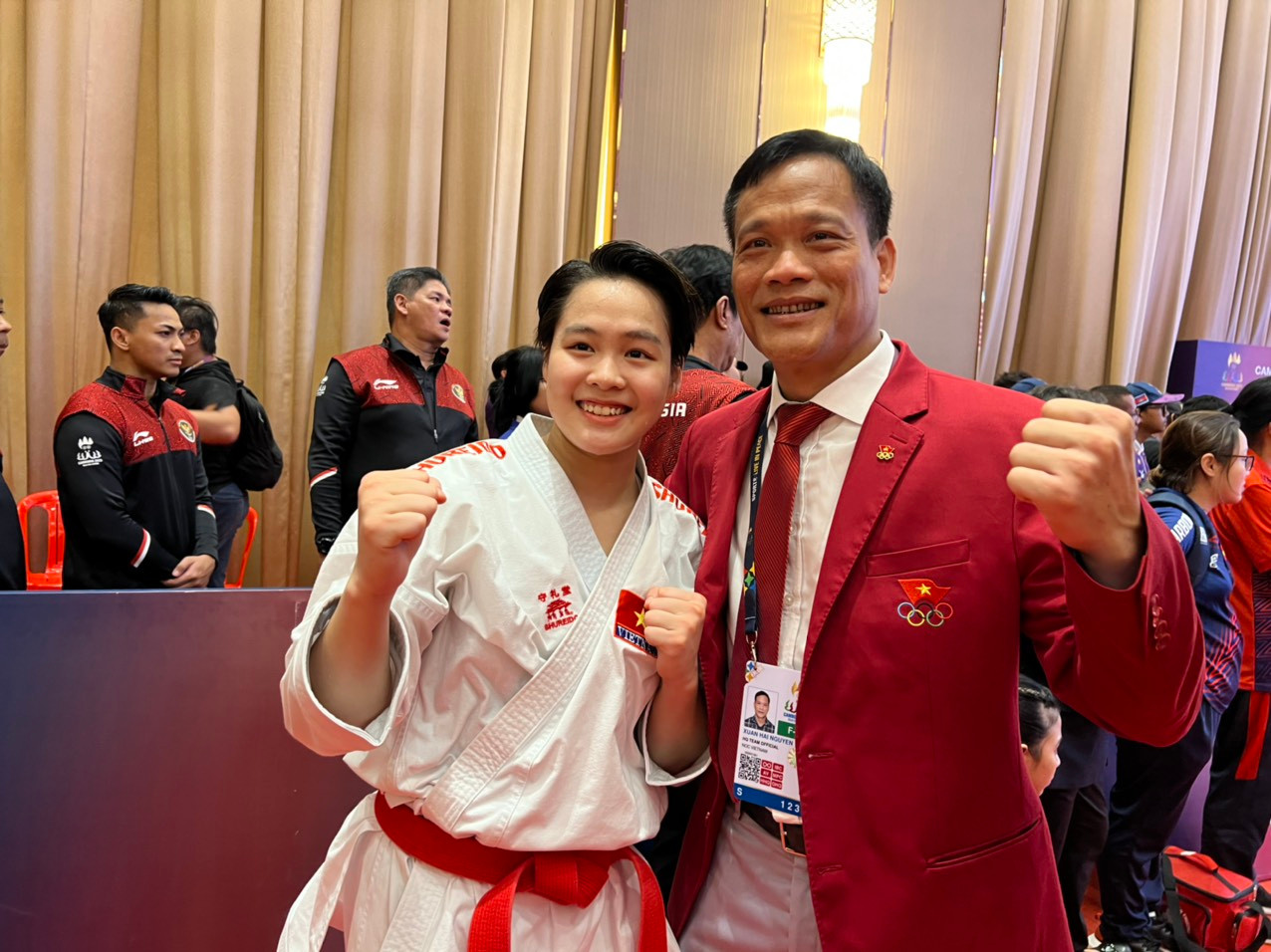 Có mặt tại Nhà thi đấu Karate, Phó Tổng cục trưởng Tổng cục TDTT Lê Thị Hoàng Yến đã gửi lời chúc mừng, khen ngợi đối với VĐV Việt Nam. Ảnh: Tiểu Phùng Có mặt tại Nhà thi đấu Karate, Phó Tổng cục trưởng Tổng cục TDTT Lê Thị Hoàng Yến đã gửi lời chúc mừng, khen ngợi đối với VĐV Việt Nam. Ảnh: Tiểu Phùng