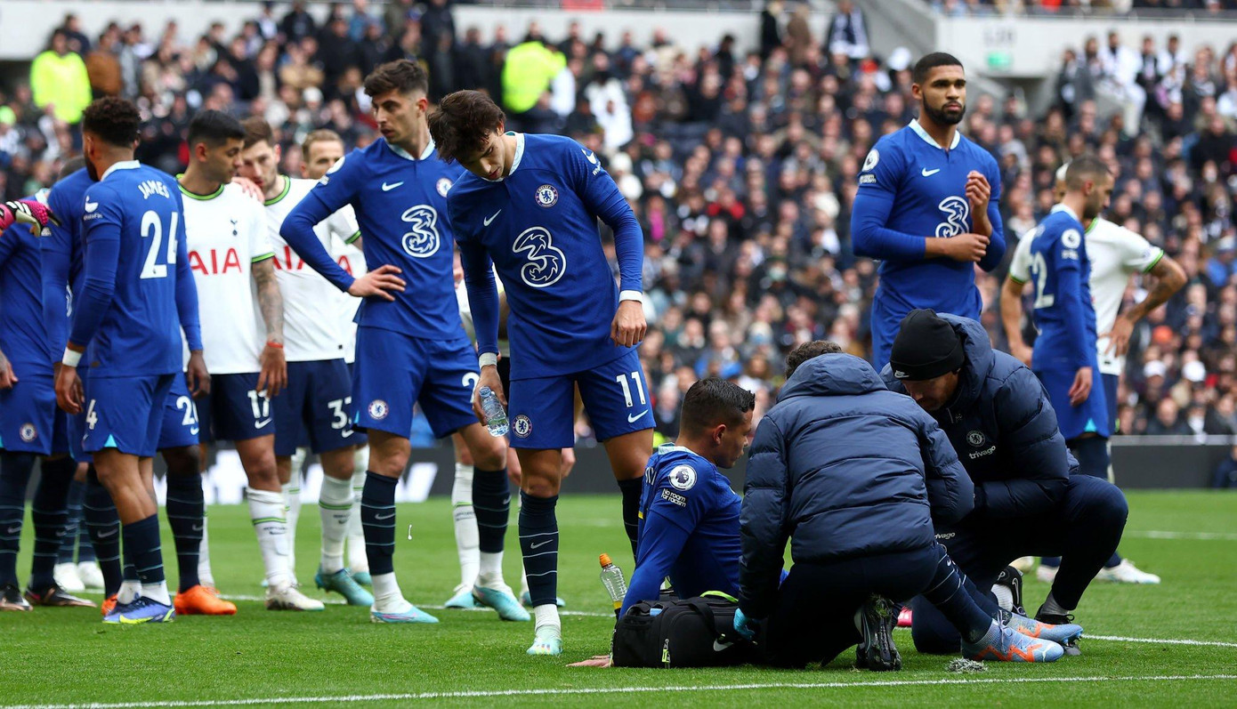 Bại trận 0-2 trước Tottenham, thầy trò HLV Porter có trận thứ 5 liên tiếp không biết mùi chiến thắng ảnh 8 Bại trận 0-2 trước Tottenham, thầy trò HLV Porter có trận thứ 5 liên tiếp không biết mùi chiến thắng ảnh 8