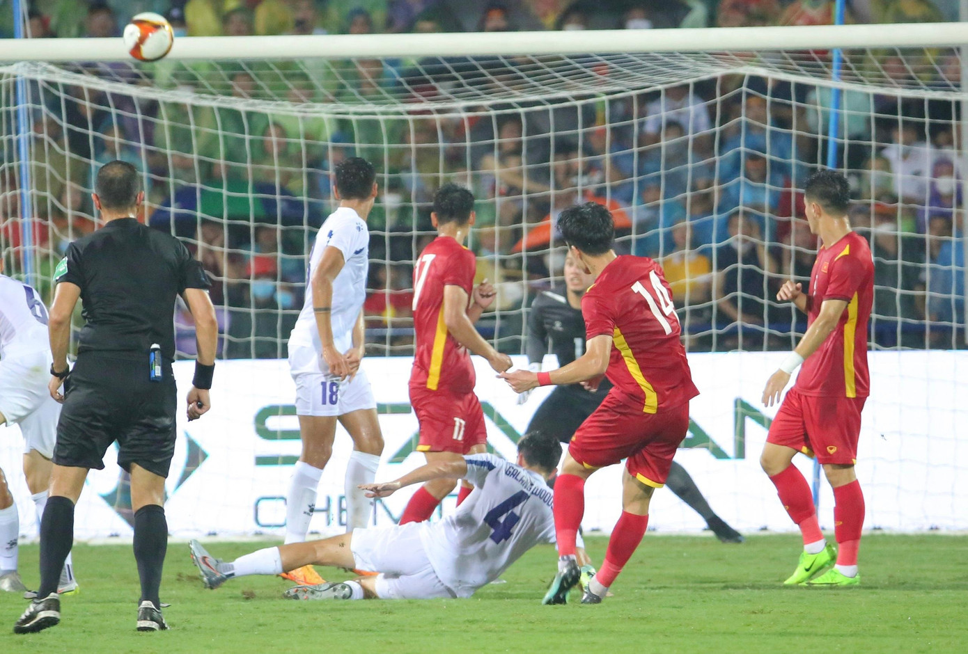 U23 Việt Nam chưa thể lấy ngôi đầu bảng sau trận hoà U23 Philippines ảnh 31