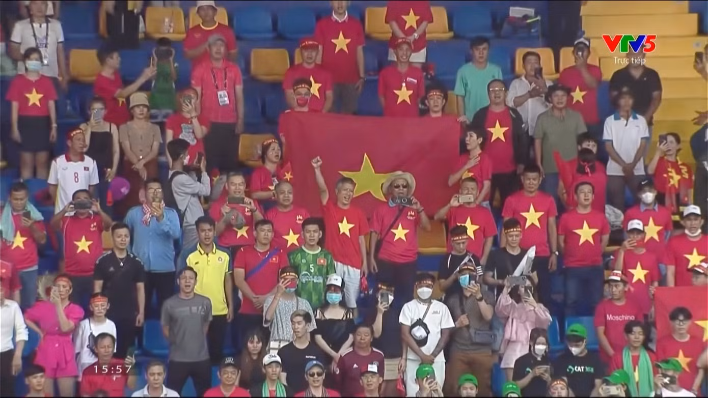 SEA Games 32: U22 Việt Nam tạm dẫn đầu bảng B sau chiến thắng 3-1 trước U22 Singapore ảnh 39