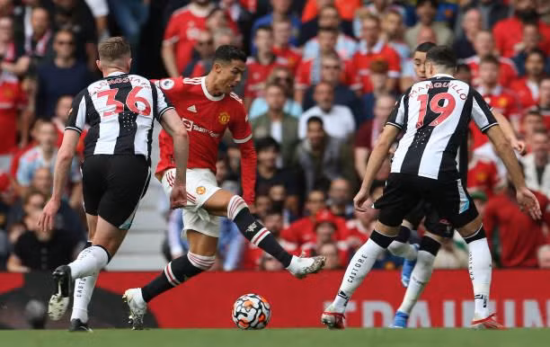 M.U vs Newcastle 4-1: Quỷ đỏ xé nát hàng thủ Chích choè trong ngày Ronaldo ra mắt ảnh 6