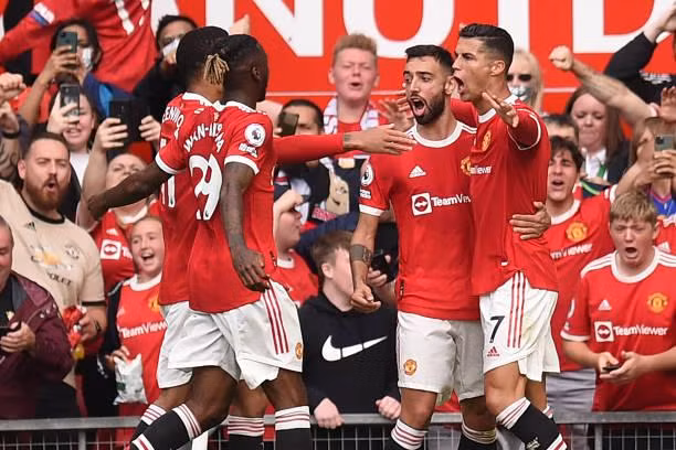 M.U vs Newcastle 4-1: Quỷ đỏ xé nát hàng thủ Chích choè trong ngày Ronaldo ra mắt ảnh 11