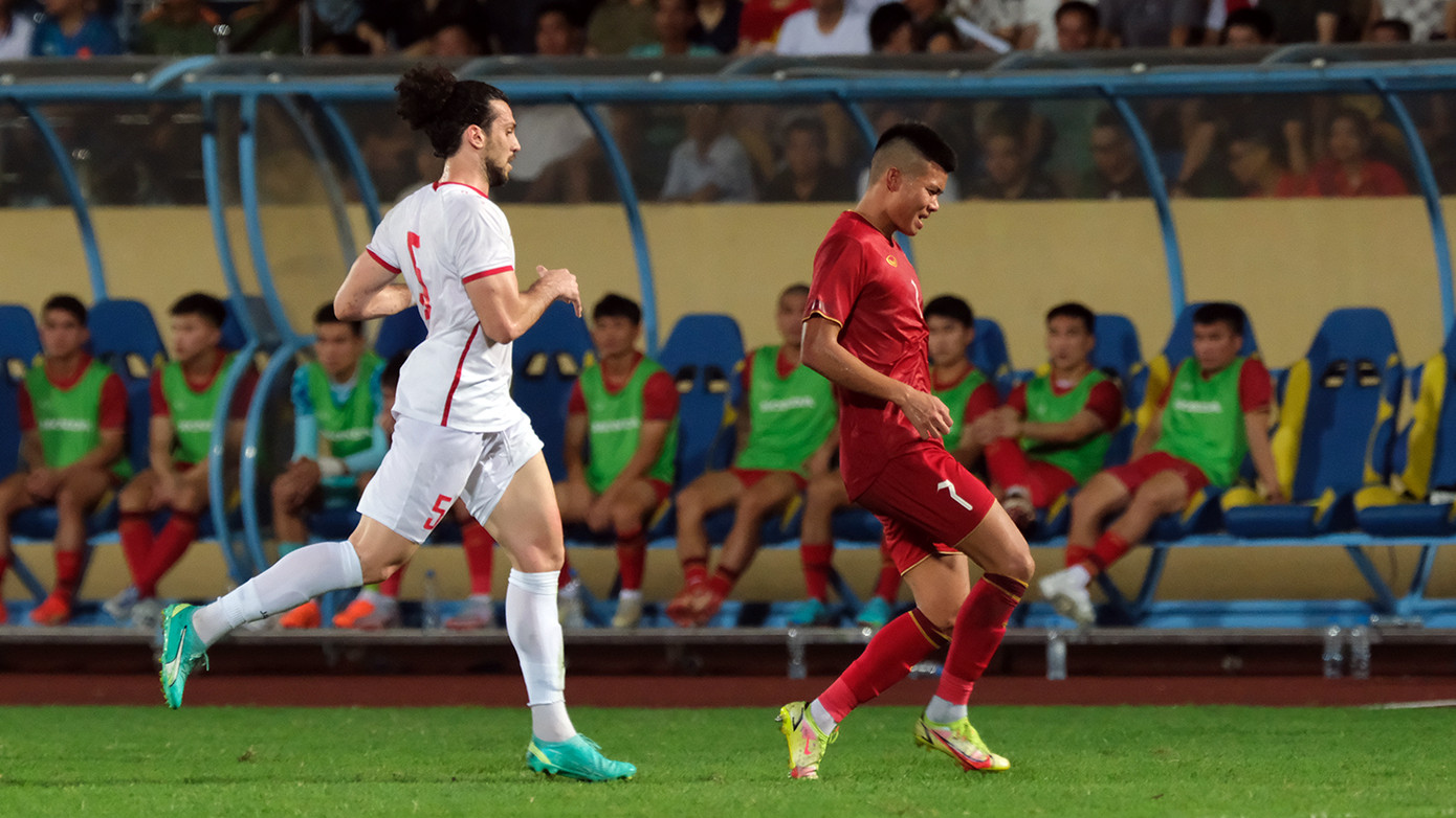 Thắng ĐT Syria 1-0, ĐTVN khiến sân Thiên Trường thòm thèm với 'bữa tiệc' bóng đá ảnh 26