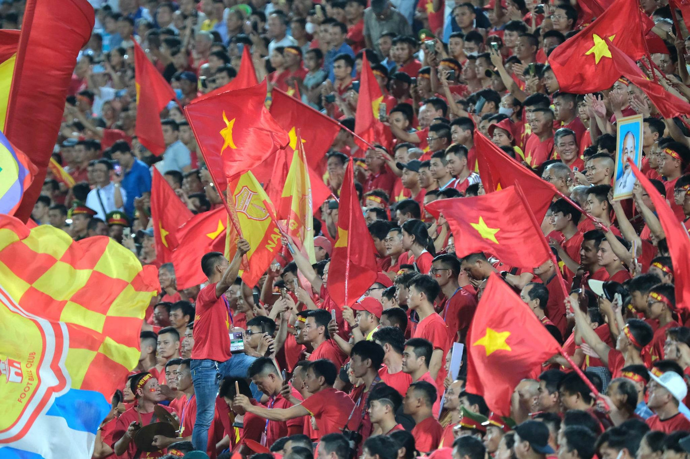 Thắng ĐT Syria 1-0, ĐTVN khiến sân Thiên Trường thòm thèm với 'bữa tiệc' bóng đá ảnh 23