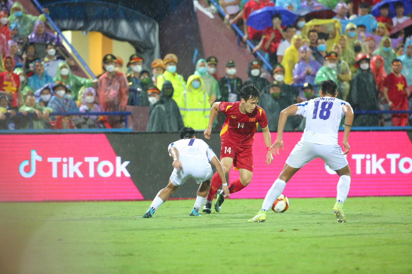 U23 Việt Nam chưa thể lấy ngôi đầu bảng sau trận hoà U23 Philippines ảnh 41