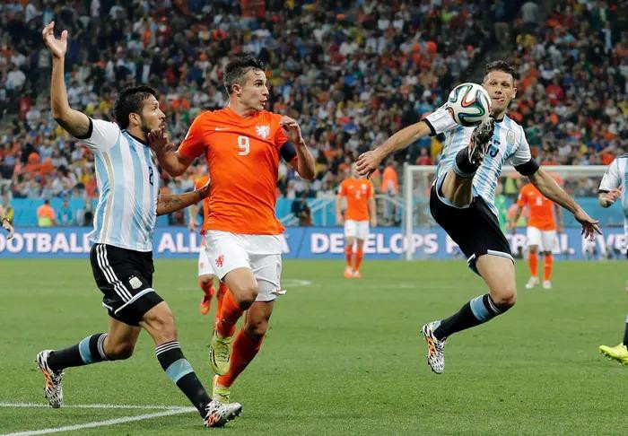 Hà Lan và Argentina gặp nhau ở World Cup 2014. Hà Lan và Argentina gặp nhau ở World Cup 2014.