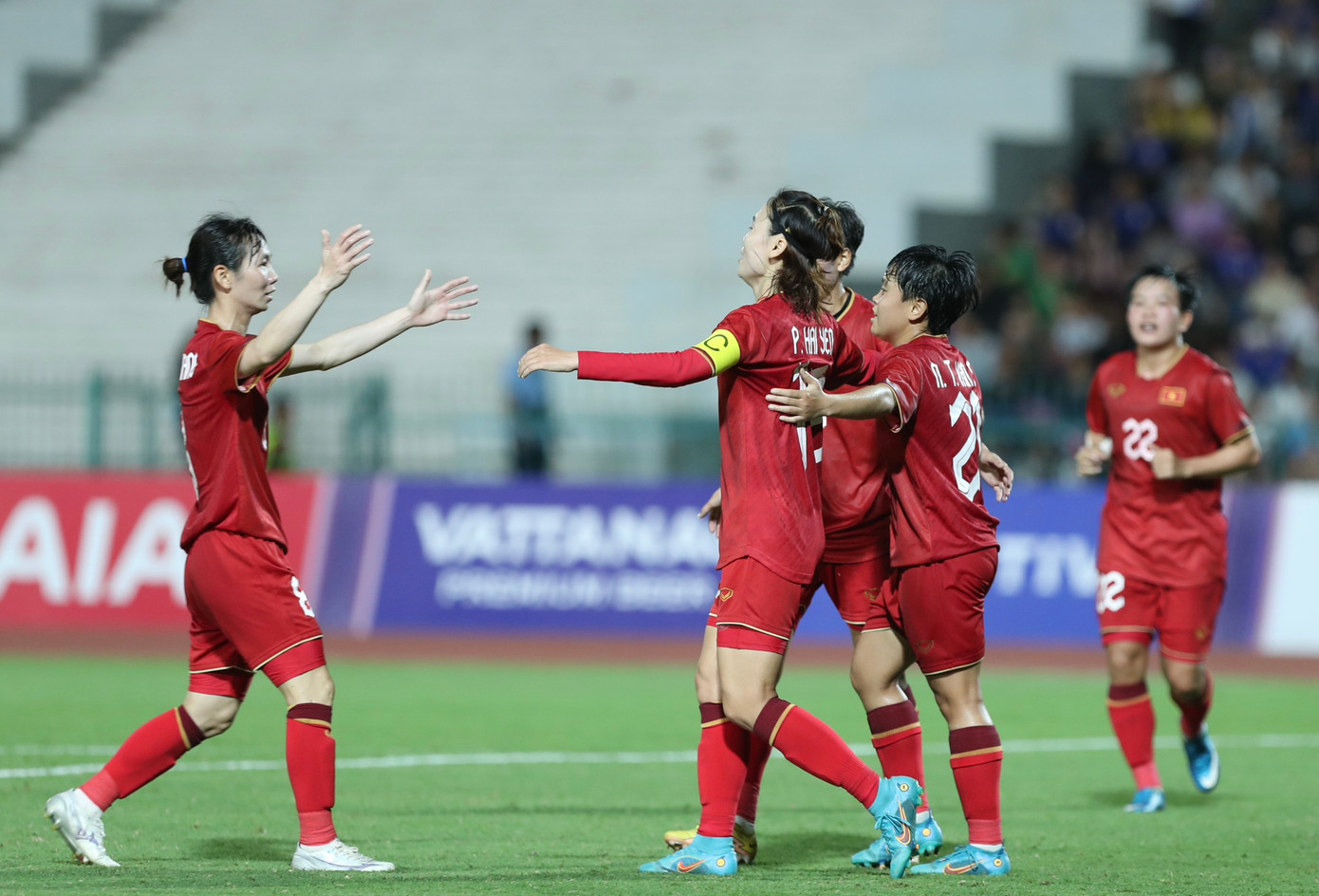 Hạ Campuchia 4-0, tuyển nữ Việt Nam vào chung kết ảnh 20